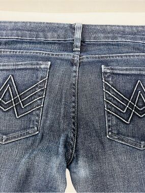 Classic Blue Women's Denim Jeans with Back Pocket Stitching